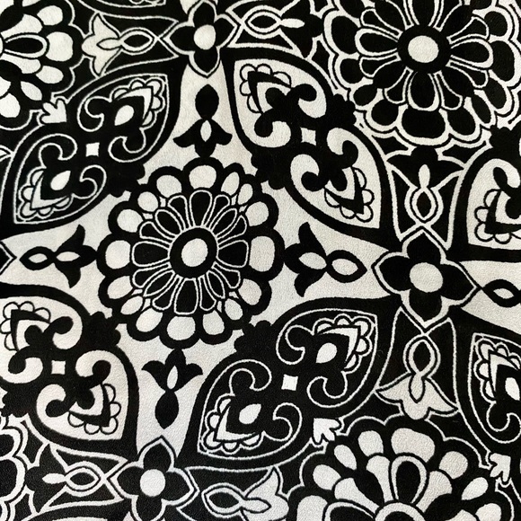 crop top - Picture 2 of 2